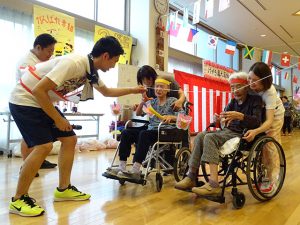 （パンつかみ競走）パンがなかなか掴めません