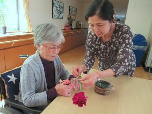 先ずは、カーネーションを切りましょう